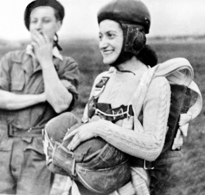 Valérie André parachutiste vers 1948 - Photo DR collection V. André