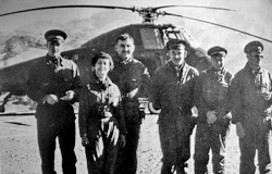 Valérie André sur Sikorsky H-34 en Algérie en 1959 ou au début début des années 60 - Photo DR collection Valérie André