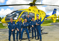 À gauche, les trois membres d'équipage : Hervé Cado, Erwan Le Floch et Bruno Kerfourn. À droite, les trois pilotes : Frédéric Le Mouillour, Jean-Philippe Pieczac et David Tarapacki - Photo Frédéric Le Mouillour)