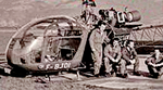 L'Alouette 2 F-BJOI et ses équipages de la Base Protection civile d'Annecy avec de gauche à droite : Gabriel MONTMASSON, Jean-Louis LUMPERT, Alfred LEPLUS et Louis MARET - Photo archives GHSC
