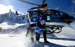 Dépose d'un secouriste du PGHM par l'EC 145 F-MJDK Choucas 74 - Photo Discovery Channel