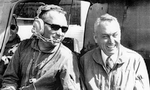 Jean BOULET et André GANIVET (Jean-Marie BESSE en arrière-plan) sur prototype 001 SA-340 F-WOFH, vraisemblablement après le premier vol du 7 avril 1967 - Photo Jean-Luc Ganivet
