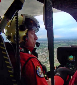 Le Mécanicien Opérateur de Bord en position gauche de l'EC 145 Dragon 34 de la Sécurité civile - Photo France 3