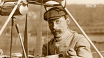 Paul Cornu aux commandes de l'ancêtre de l'hélicoptère lors de son 1er vol en 1907