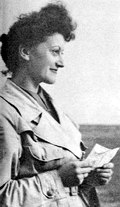 Valérie André (23 ans) à Beynes (78) pour un cours de vol à voile en mai 1945 - Photo DR collection Valérie André