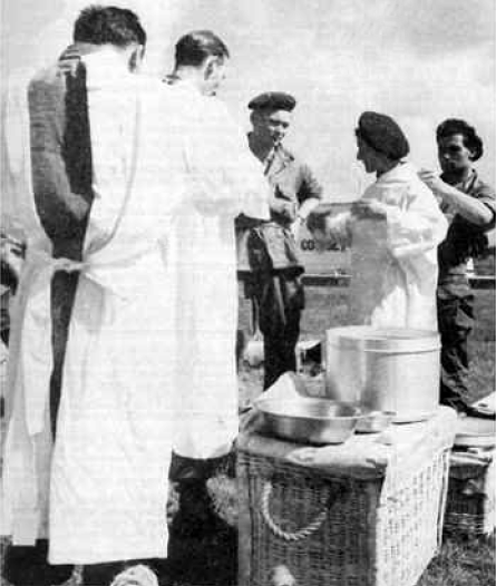 Valerie André en Cochinchine lors d'un déploiement d'une antenne chirurgicale en 1951 - Photo DR Armées d'aujourd'hui N°2 Août 1975