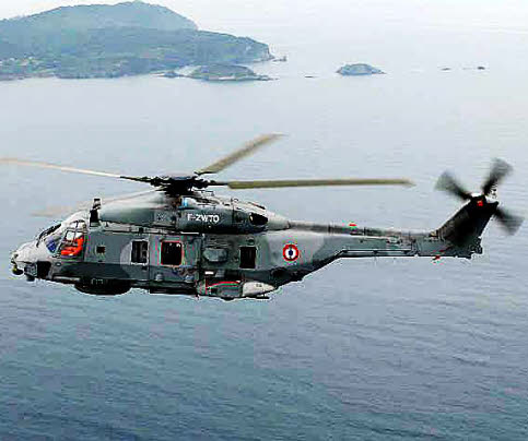Moins gros que le Super-Frelon, mois gourmand et également un peu moins bruyant, le NH 90 version marine (NFH) va encore se faire attendre. Photo Marine Nationale