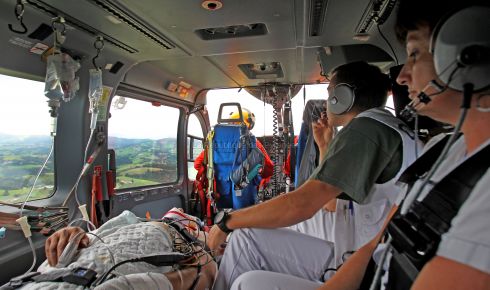 n médecin et une infirmière sont présents dans l'hélico - Photo © Ascencion Torrent