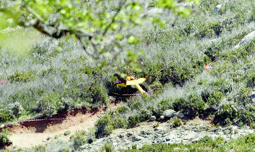 Le 25 avril 2009, Dragon 2B est happé par un nuage épais et des vents exceptionnels : Philippe Métais (pilote), Michel Lopez-Guia (mécano), Michèle Salmon (médecin), Justine Gressler et son nouveau-né Léo périssaient dans le crash. Document Gérard Baldocchi