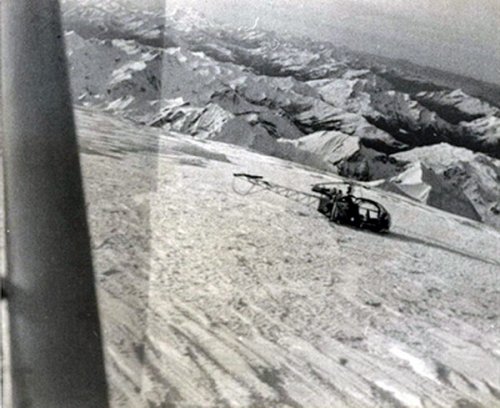 "Posé dur" sur le Dôme du Goûter pour l'Alouette 2 F-MJAW Gendarmerie, le 12 décembre 1961 - Photo DR