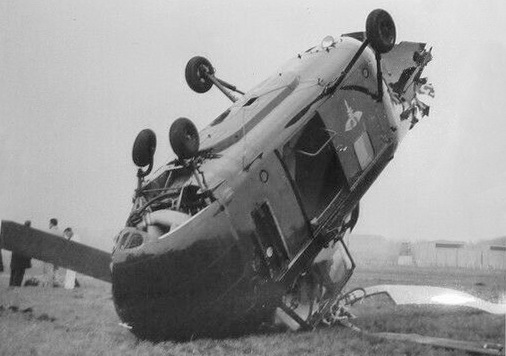 12 novembre 1952 - Crash à l'atterrissage du Sikorsky S-55 F-BGIZ lors d'une manifestation à Issy-les-Moulineaux - Photo DR