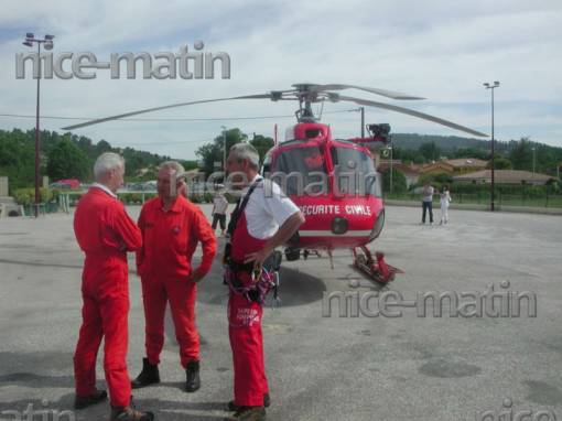 L'hélicoptère de la Sécurité Civile : le Dragon 83 - Photo : archives Nice Matin