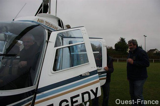  Hier et aujourd'hui, Électricité distribution France (ERDF) propose à 80 maires du Calvados de s'essayer à la surveillance des lignes électriques par hélicoptère... 