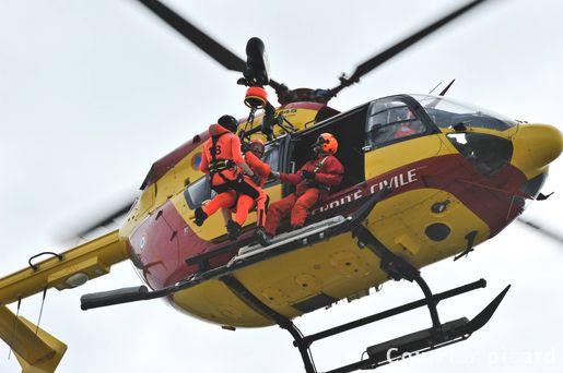  Les opération de sauvetage nécessitent parfois d'être hélitreuillé ou de sauter en pleine mer - Photo Guillaume CLÉMENT