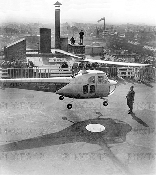 atterrissage Bell 47B G-AKCX terrasse des Galeries Lafayette le 6 juillet 1948 - Photo DR
