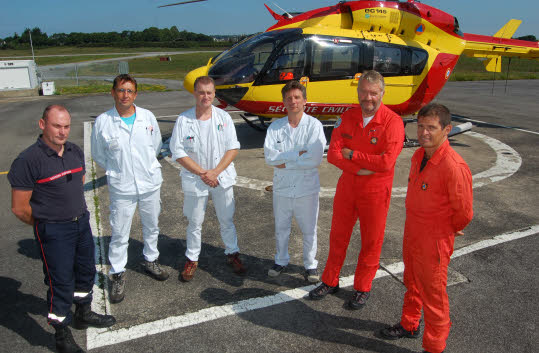 Les blouses blanches des équipes du Smur du centre hospitalier intercommunal de Cornouaille ont rejoint les uniformes des pompiers et de la Sécurité civile cet été.