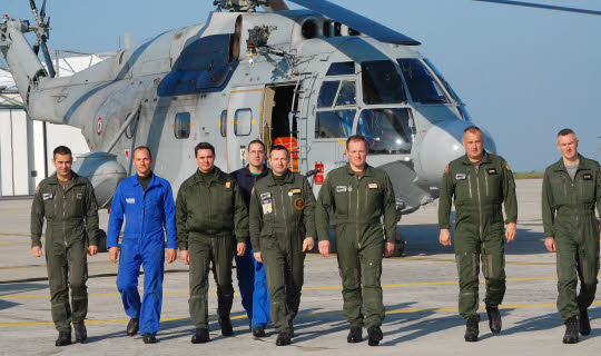 S'il ne reste actuellement que quatre Super-Frelon à Lanvéoc, ils sont tous en ligne et capables d'assurer les alertes. Ils effectueront leurs adieux, dans l'après-midi du 29avril, en formation groupée au-dessus de Brest - Photo Stéphane Jézéquel