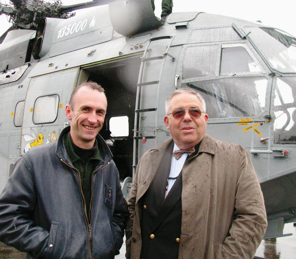 Olivier Mabille (le pilote) a passé le relais à Alain Arpino (président du conservatoire - Photo Olivier Delhoumeau
