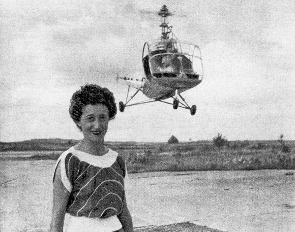 Valérie André, chez Hélicop-Air à Cormeilles -en-Vexin - 1ere femme brevetée pilote d'hélicoptère le 23 mai 1950 - Photo DR publiée dans Aviation Magazine N° 9 en Septembre 1950