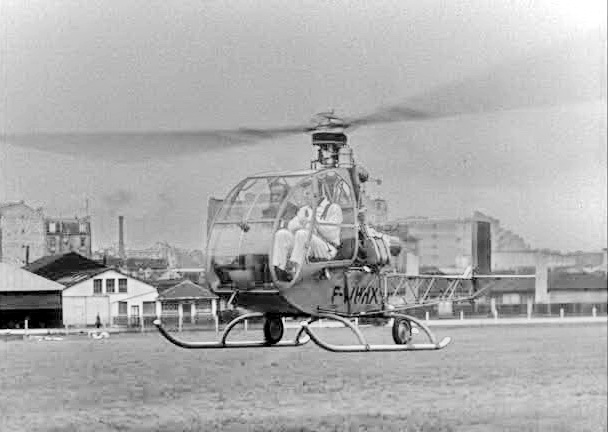 A Paris, atterrissage du Djinn F-WHHX le 18 avril 1956 - Photo DR
