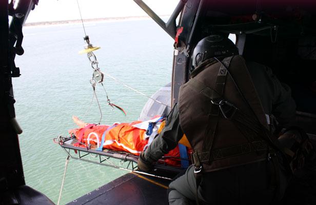 Exercice de sauvetage en mer, à bord d'un Puma de l'armée française - Photo Mickaël Bosredon/20MINUTES