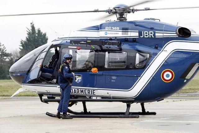 Ici, à Villacoublay (Yvelines), l'EC 135 FM-JBR au départ d'une campagne de surveillance le jeudi 10 février - Photo LP / Philippe Lavieille