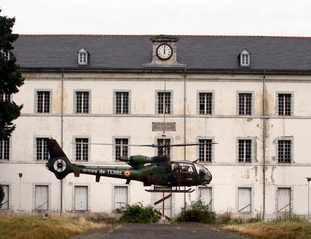 Un vol qui a intrigué de nombreux Tarbais, hier matin. Photo Laurent Dard