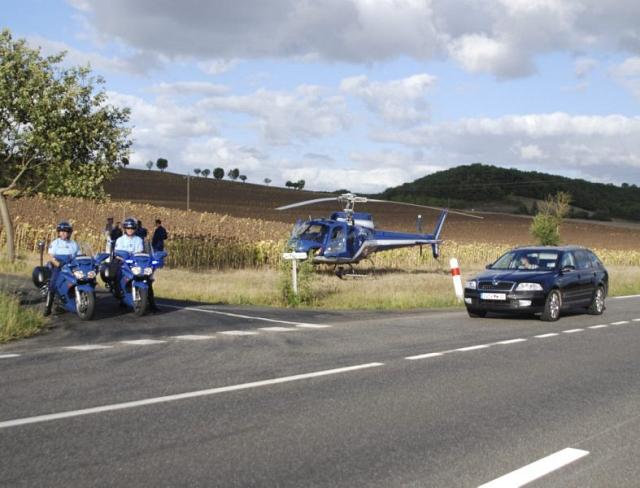 L'hélicoptère a symboliquement terminé sa mission à Ordan-Larroque, juste avant le radar automatique, non loin de l'endroit où un choc frontal a causé la mort de trois personnes, le 17 août - Photo DR