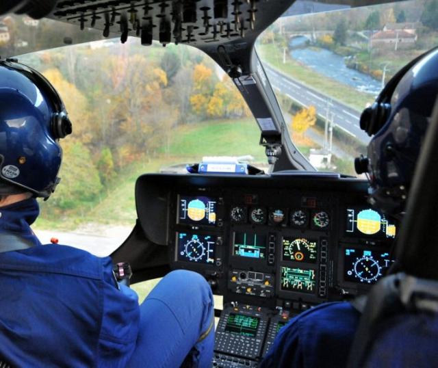 A bord de l'EC145 de la Section Aérienne de la Gendarmerie