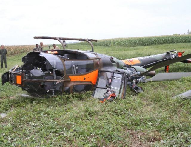 L'hélico Gazelle pourrait avoir eu une panne de turbine hier à 9 h 30 quand il s'est écrasé à Plaisance-du-Gers. Mais le crash n'a pas fait de blessé - Photo DDM Sébastien Lapeyrère