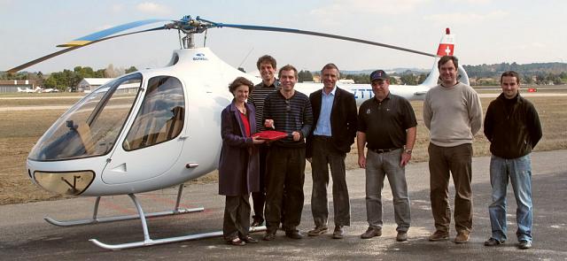 Bruno Guimbal et son Cabri G2 lors de la cérémonie de remise des clefs - Photo © Hélicoptères Guimbal 
