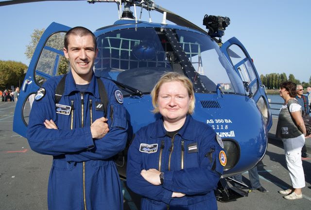 Rachel Chervier (à droite) est Major et pilote d'hélicoptère. Basée à la Section Aérienne de Dijon, elle intervient avec son mécanicien Sylvain Cornilleau sur les régions Bourgogne et Franche-Comté sur des missions programmées, d'urgence ou d'extrême urgence (braquage, personne disparue...) - Photo SARL MACON INFOS