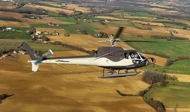 L'Écureuil AS 350 B2 F-GHPH de AIR+ hélicoptères - Photo collection Alain Amouyal