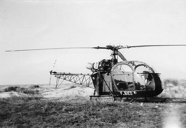 Alouette 2 F-BIED posée sur la plage de Rivedoux lors du tournage du film "Le Jour le plus long" en 1961 - Photo DR