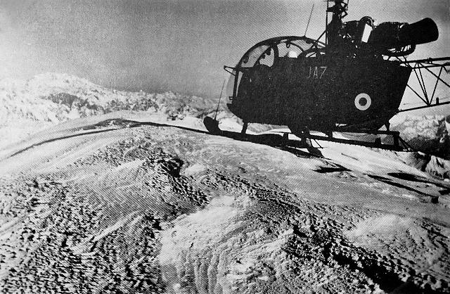 Alouette 2 F-MJAZ dépose patin avant atterrissage sur le Mont-Blanc avec Didier Potelle aux commandes - Photo DR Potelle