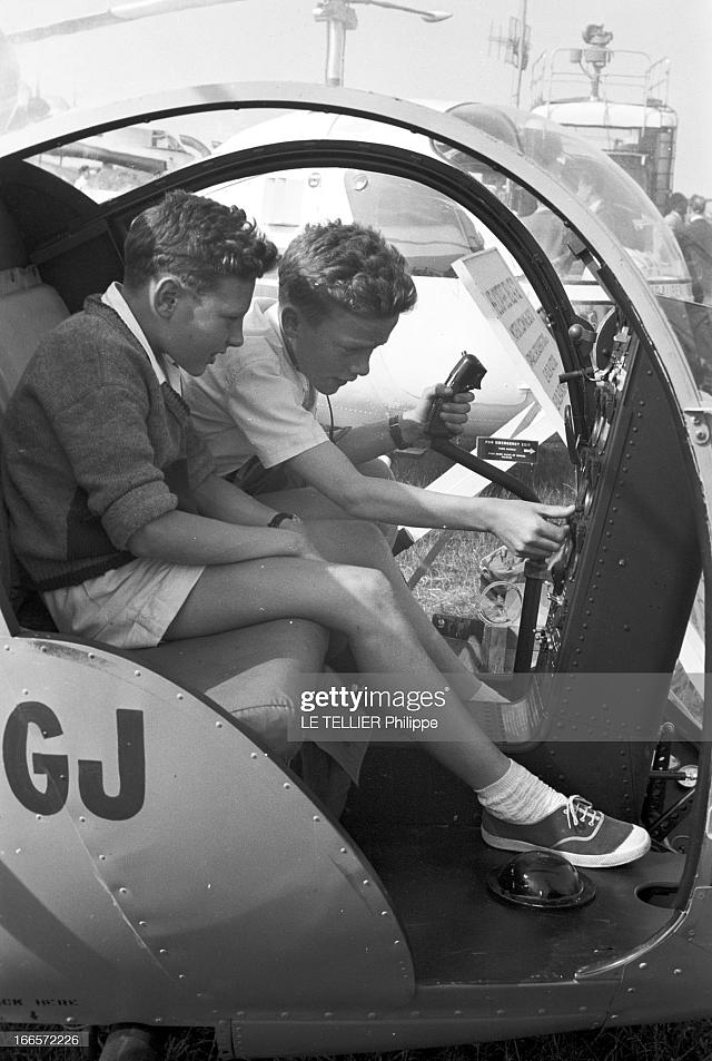Bell 47 F-BHGJ au Salon de l'Aéronautique du Bourget en juin 1955 - Photo Philippe Le Tellier
