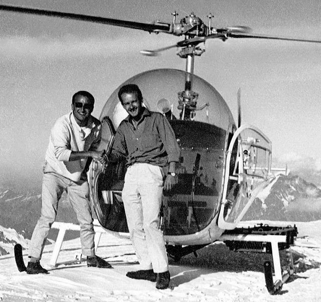 Claude Aubé (à gauche avec les lunettes de soleil) au sommet du mont Blanc avec Christian ROSS - BELL 47 G3 Gyrafrance vraisemblablement F-BIRC (ou D) le 23 août 1962 - Photo DR collection C. Aubé