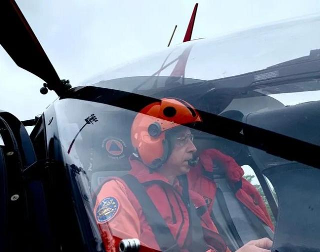 Claude Schahl, pilote de l'hélicoptère de la sécurité civile Dragon 67. Strasbourg le 12 mai 2023 - G. Varela 20 Minutes