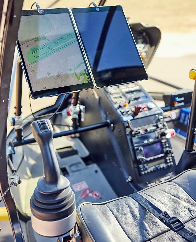 Deux ipad et un joystick - Photo Ryan Young