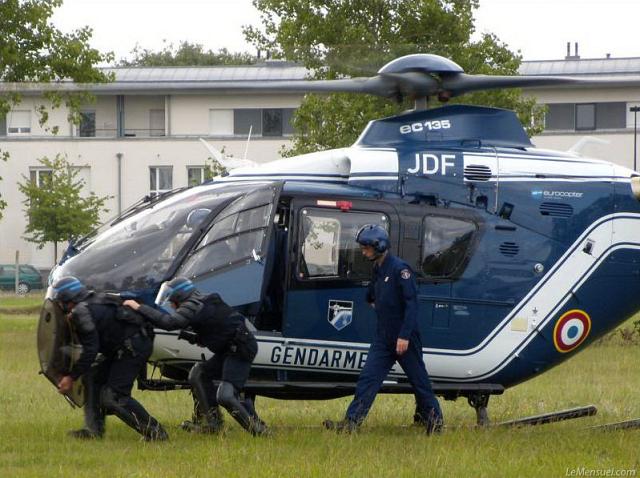 L'EC 135 F-MJDF - Les policiers rennais se sont entraînés tout le mois de juin sur l'aéroport de Saint-Jacques - Photo : DDSP 35