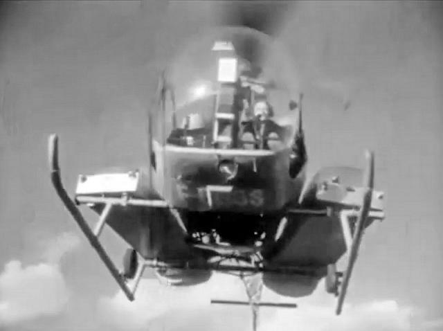 Frederic Curie aux commandes du Bell 47 F-BGSS G2 équipé de 2 civières latérales extérieures - Photo DR