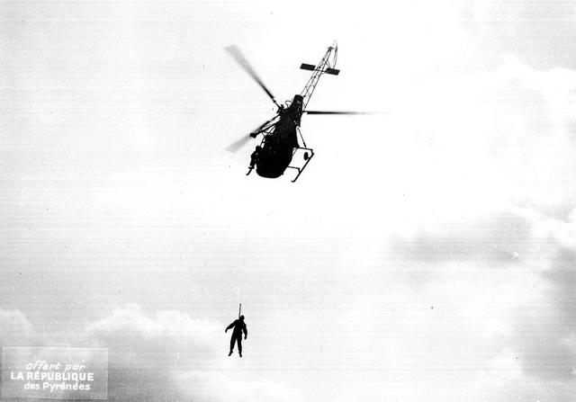 Hélitreuillage avec l'Alouette 2 F-ZBAF Protection civile vers 1964 - Photo DR