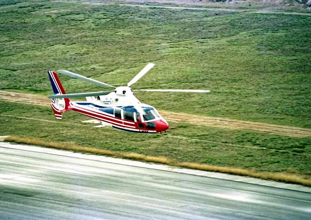 Le SA-365 DAUPHIN 2 immatriculé F-WDEK a battu, le 19 novembre 1991, le record du monde de vitesse en volant à 371 km/h - Photo DR.