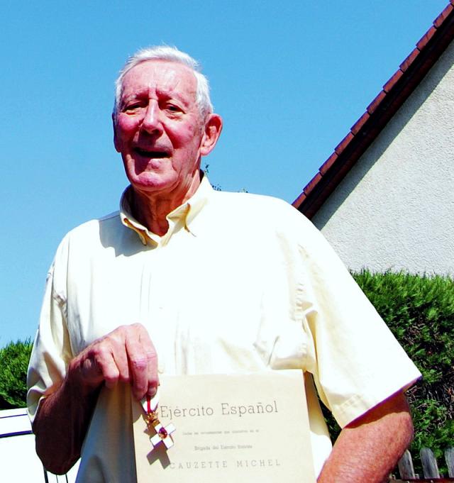 A 83 ans, Michel Cozette continue à suivre les rotations de la protection civile en direction des Pyrénées. Cela ne lui est jamais passé - Photo DR