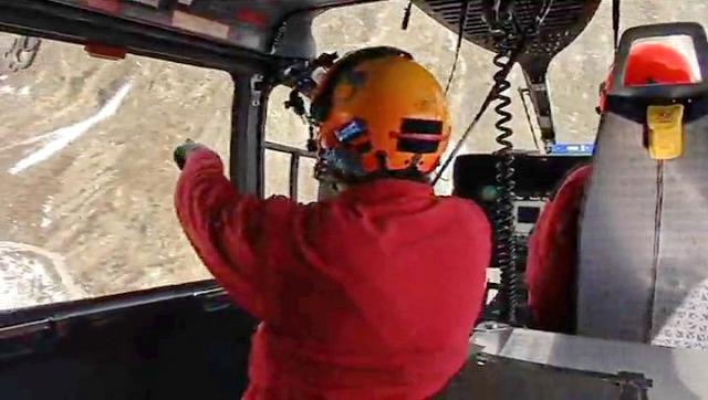 Pilote et MOB à bord de l'EC 145 Dragon 38 - Photo TéléGrenoble