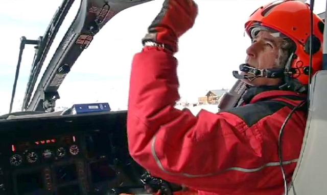 Remi Fiorillo aux commandes de l'EC 145 Dragon 38 - Photo TéléGrenoble