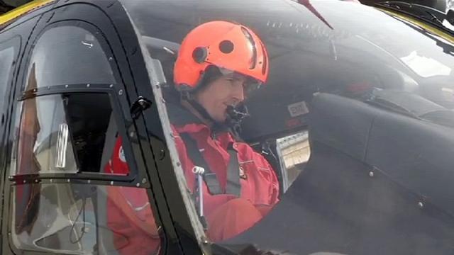 Remi Fiorillo aux commandes de l'EC 145 Dragon 38 - Photo TéléGrenoble