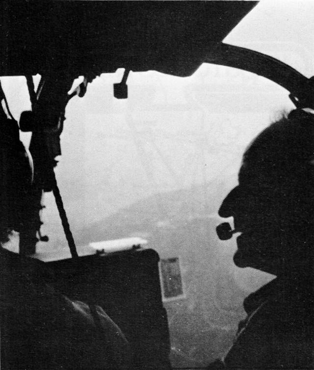 Roland Fraissinet aux commandes d'une Gazelle du SAF en 1981 - Photo DR