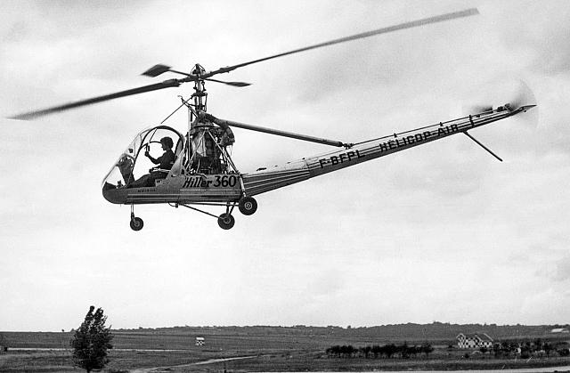 Valérie André en vol avec Hiller 360 F-BFPL stage Hélicop-Air - Photo DR collection Valérie André