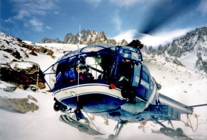 L'Alouette 3 pilotée par Gilbert Lebon vient se poser sur le toit (…)